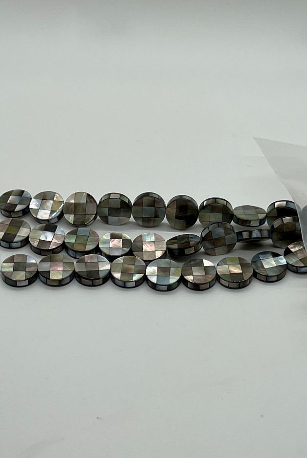 Blacklip Blocking Round Bead Strand