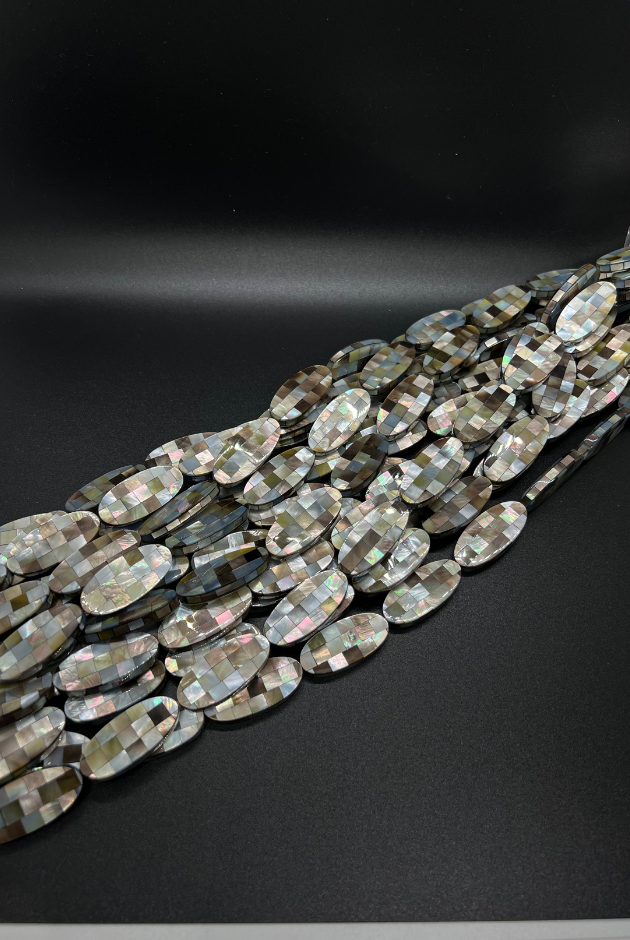 Blacklip Blocking Oval Bead Strand (10pcs)