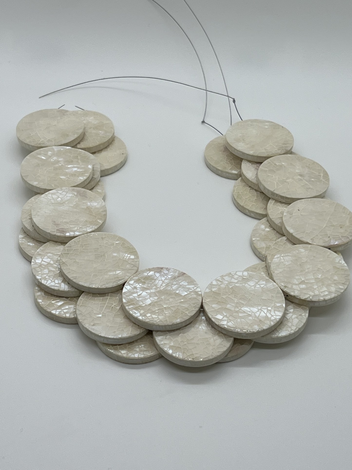 Hammer Oyster White Bead Cracking Strand (10pcs)