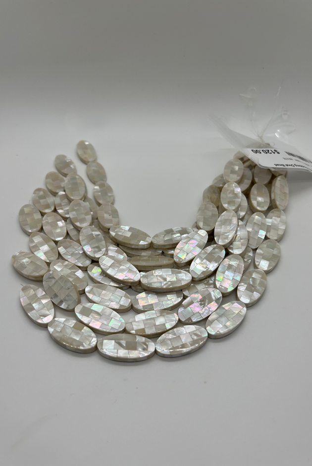 White Goldlip Blocking Oval Bead Strand
