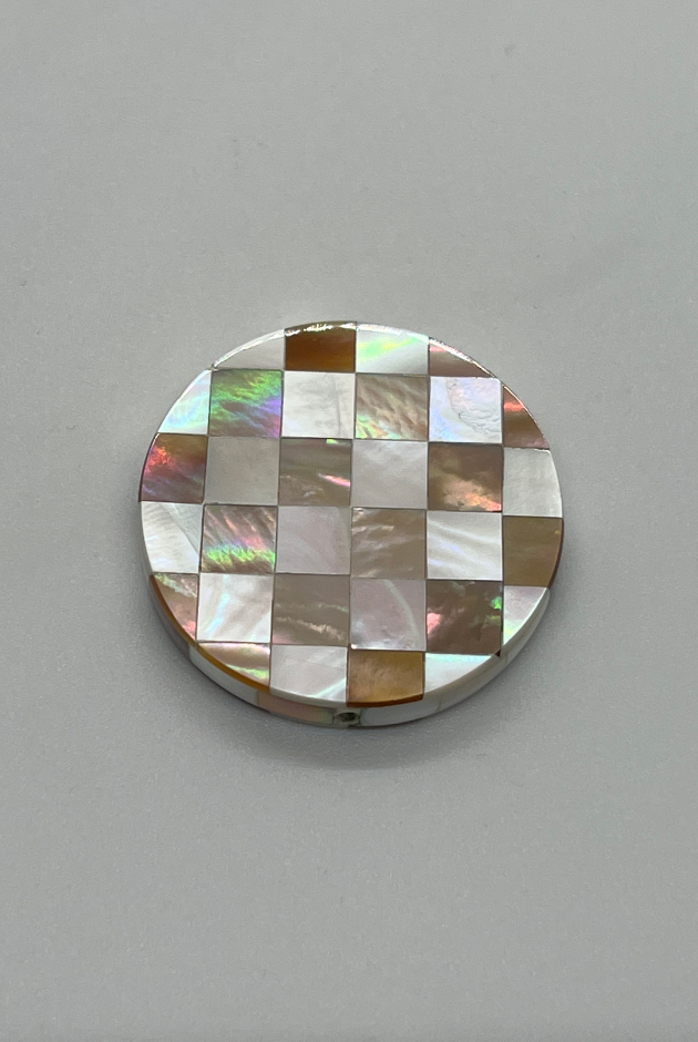 Nautilus & Brownlip Checkers Round Bead Singles