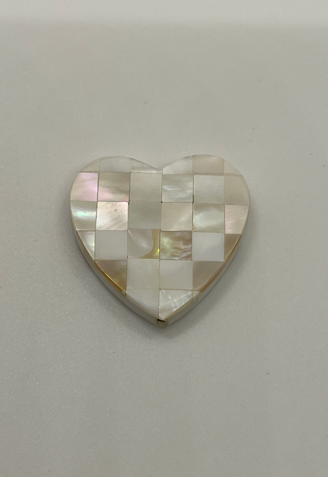 River Clam Blocking Heart Bead